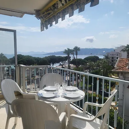 Le Cambridge Juan Antibes