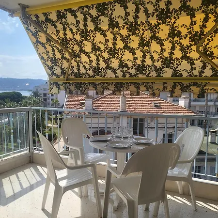 Le Cambridge Juan Appartement *