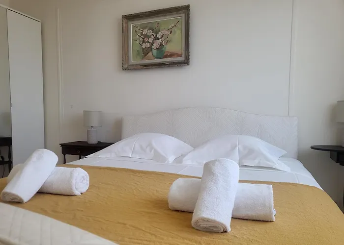 Le Cambridge Juan Appartement *