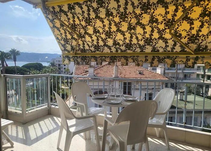 Le Cambridge Juan Appartement *